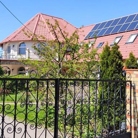Village Garden Family Guest House Tiszakanyar Экстерьер фото