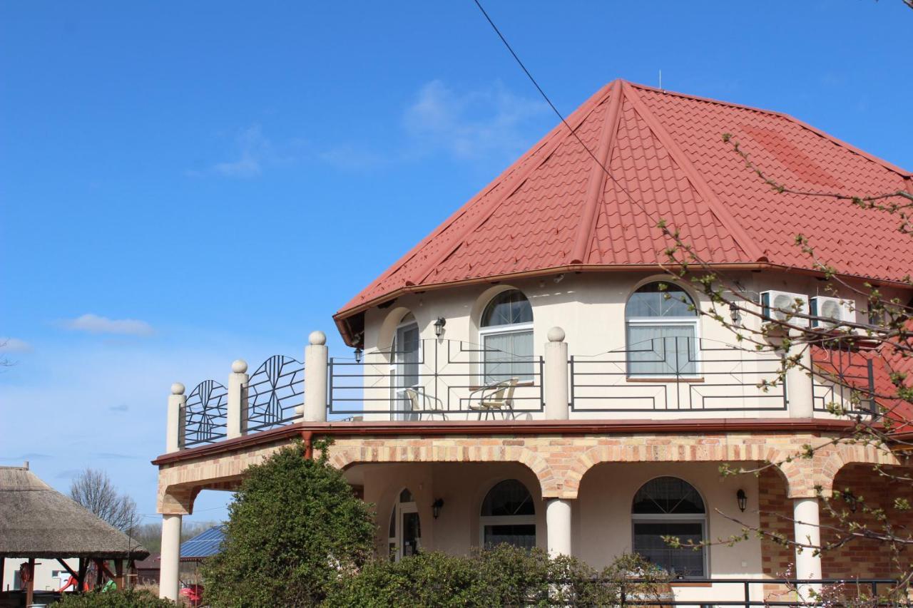 Village Garden Family Guest House Tiszakanyar Экстерьер фото