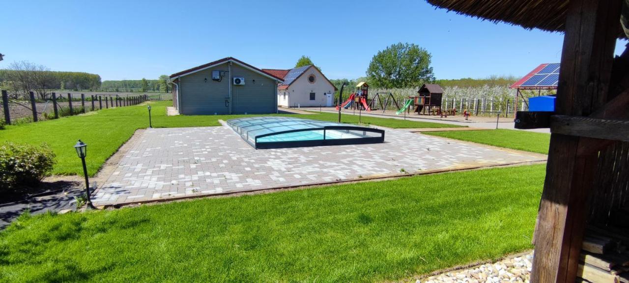 Village Garden Family Guest House Tiszakanyar Экстерьер фото