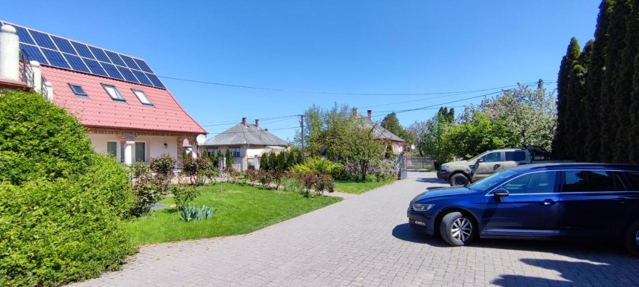 Village Garden Family Guest House Tiszakanyar Экстерьер фото