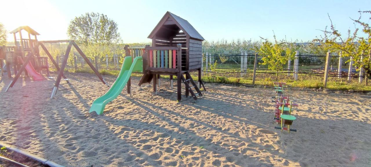 Village Garden Family Guest House Tiszakanyar Экстерьер фото