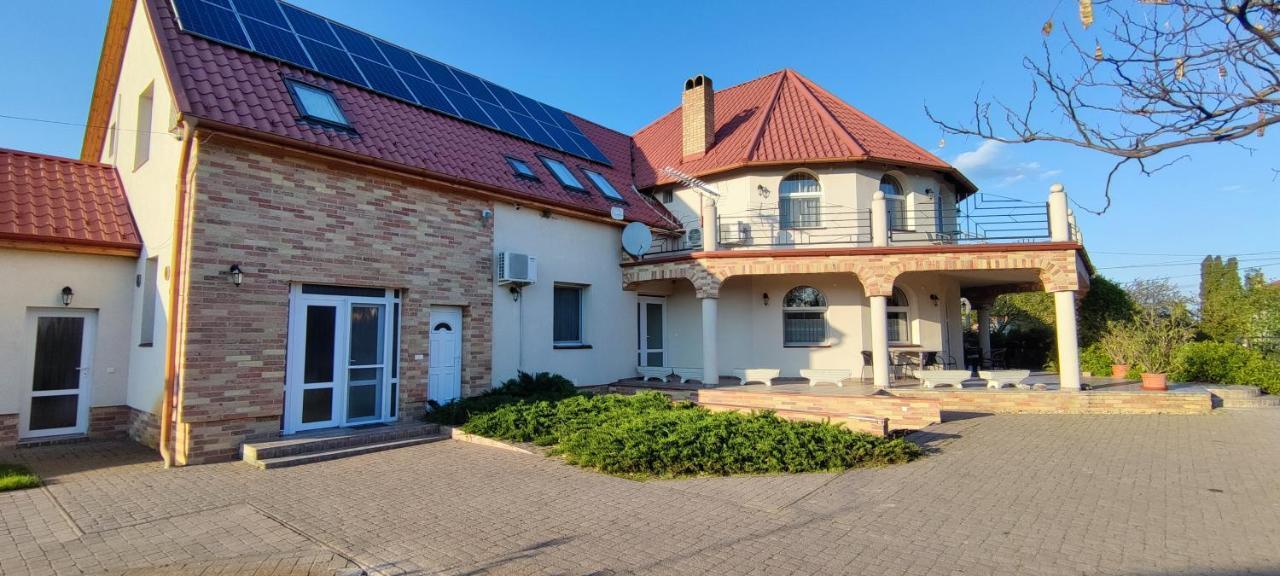 Village Garden Family Guest House Tiszakanyar Экстерьер фото