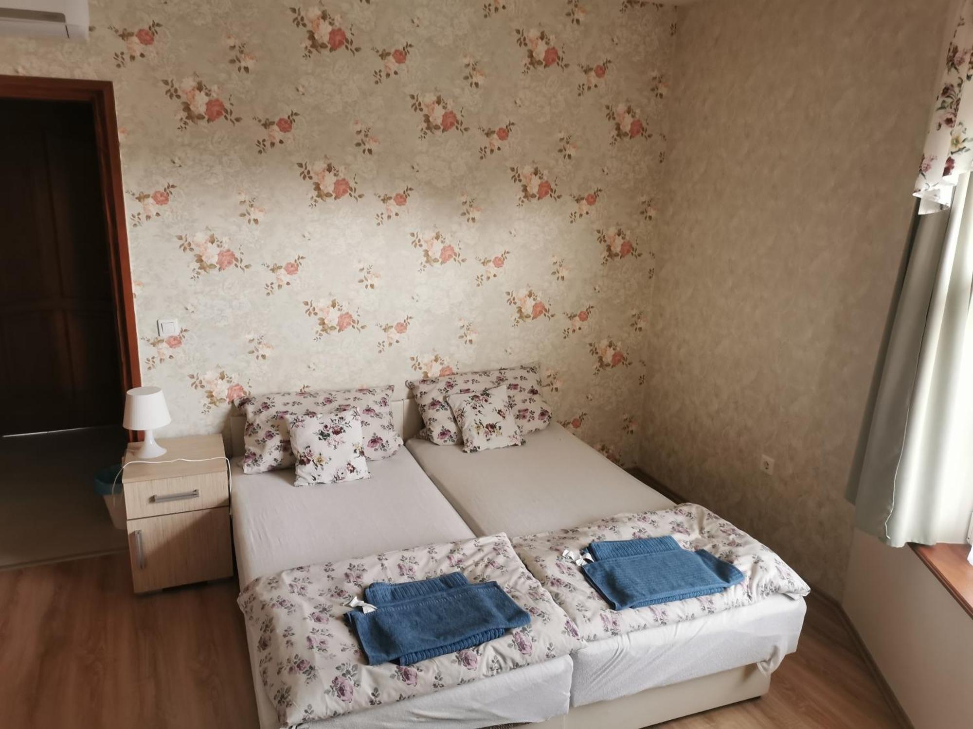 Village Garden Family Guest House Tiszakanyar Экстерьер фото
